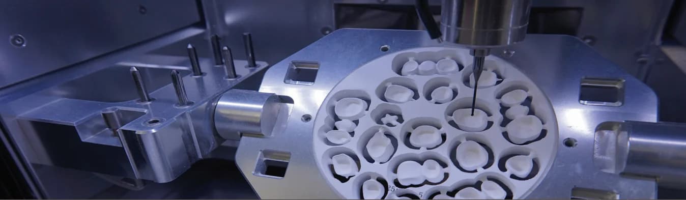 Mill 4X milling chamber: the bur cutting a zirconia disc